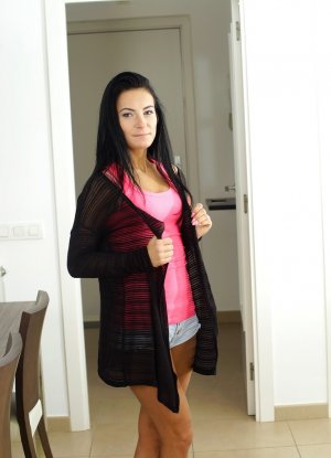 Хрупкая девица Наполняет Свою Упругую анальную дырочку Спермой фото 1