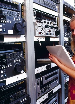 Миниатюрная нимфетка ебется с двумя хуями фото 10