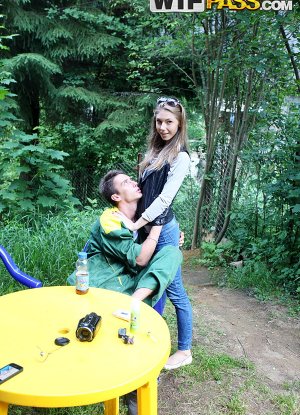 Анжелика обожает жесткий анал в любительском фото фото 1