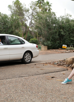 Губы пизды рыжей бестии обхватывают член водителя фото 1