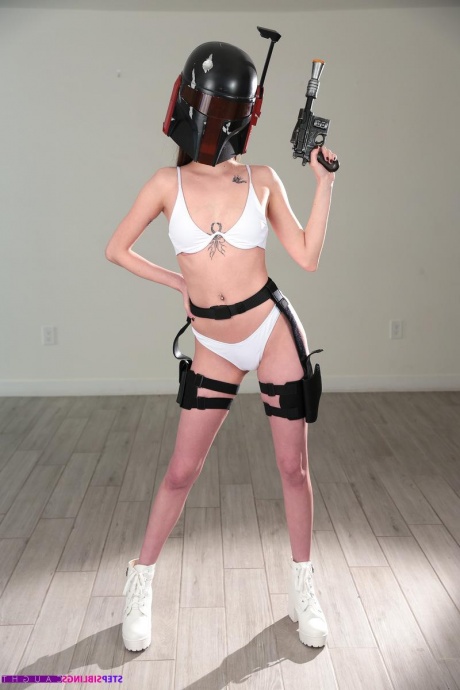 Девка космодесант уселась киской на крупный писюн фото 4