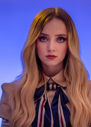 Блондиночка куколка тоже член семьи фото 2