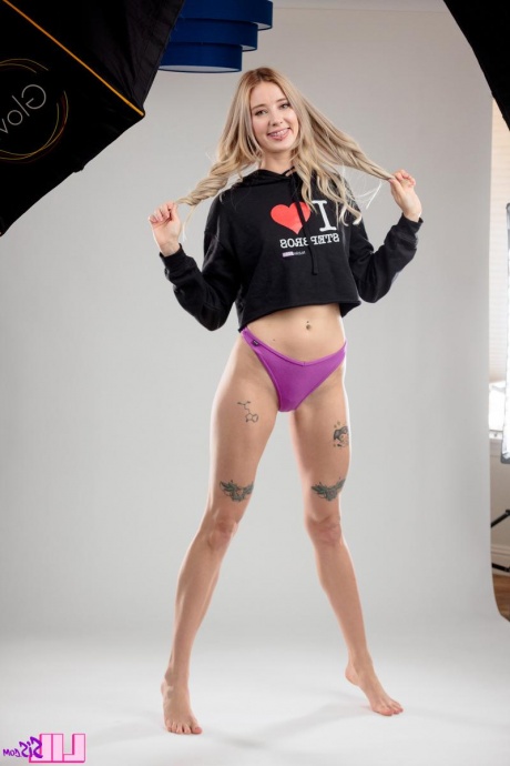 Сводная сестра отдалась за уборку вместо нее фото 1