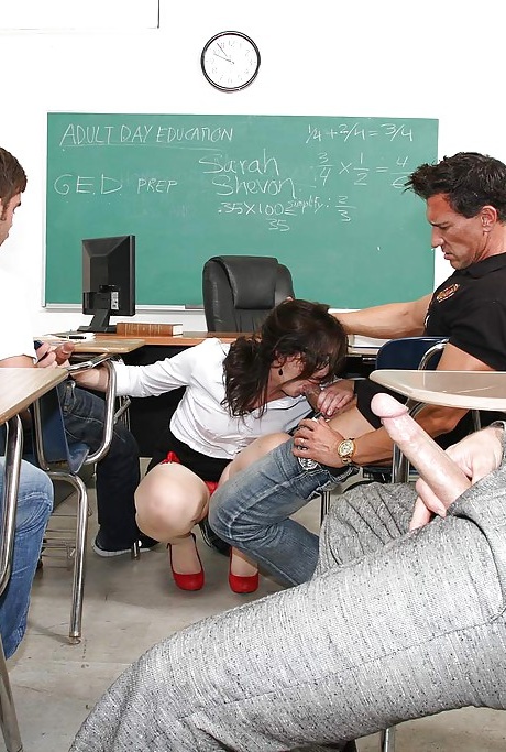 Милф-порнозвезда Сара Шевон получает групповуху в сцене с учителем и ученицей 4