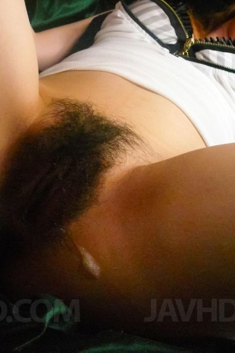 Азиатка Юрия Кано очень хочет член ртом и волосатую пизду 15