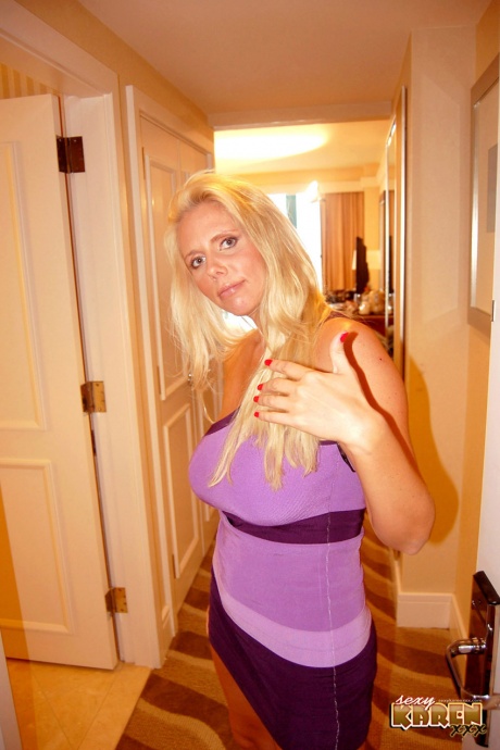 Грудастая блондинка Карен Фишер принимает участие в трахе от первого лица 1