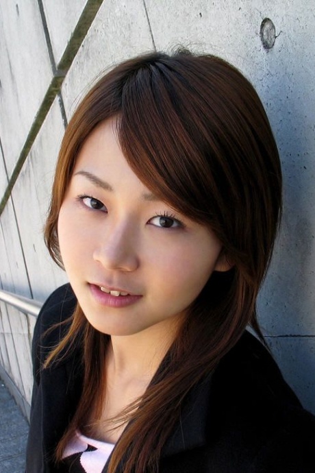 Японская девушка Майко полностью раздевается для принятия ванны после действия под юбкой 1