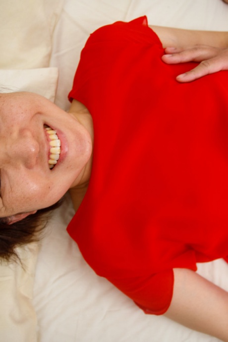 Японская леди Юки Козакура изменяет своему мужу с ближайшим соседом 6