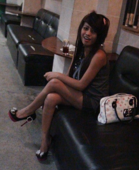 Симпатичная филиппинка Зел набрала полный рот спермы после того, как ублажила секс-туриста 6