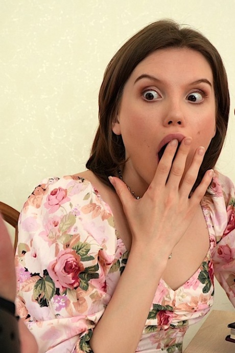 Милка Уэй занимается с полицейским оральным сексом на глазах у своего мужа 2