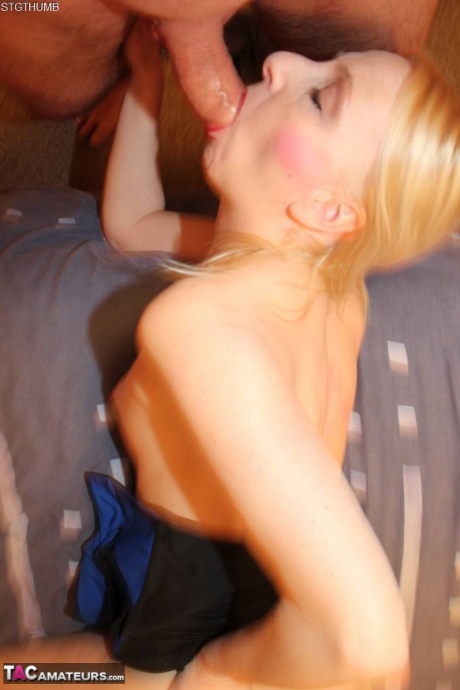 Длинноногую британскую блондинку Трейси Лейн трахают во время секса от первого лица на кровати 8