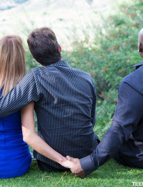 Возбужденная жена Таннер Мэйс целует и сосет Би-би-си в межрасовой реальности рогоносца 1