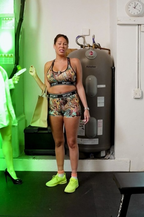 Кори Чейз и Никки Брукс занимаются лесбийским сексом перед тем, как последняя занимается сексом от первого лица 2