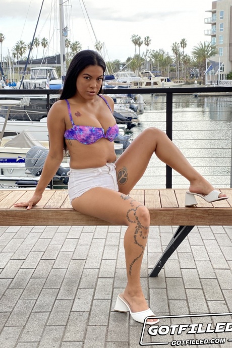 Наполнилась Майей Фаррелл 3