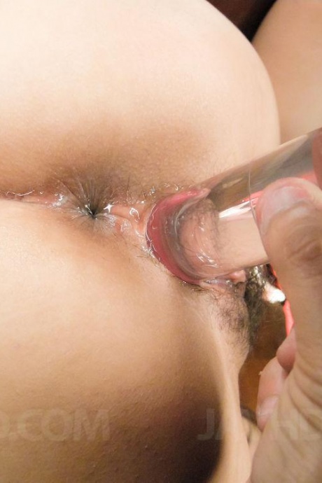 Рыжеволосую японку теребят пальцами и дилдо, прежде чем сделать минет 9