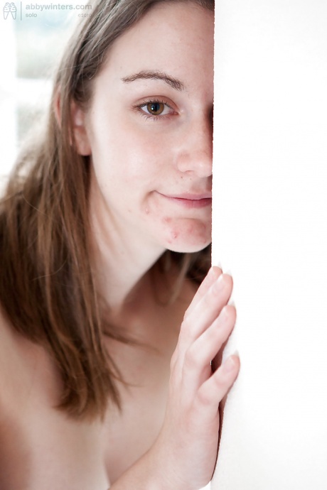 Грудастая девушка-подросток по соседству Патрисия Би выпускает на волю свои молодые молочные сиськи 7