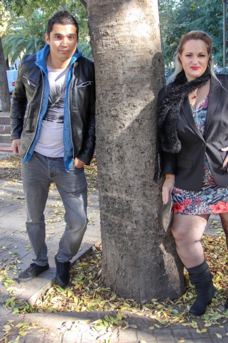 Любительская толстушки София Лола держится за свои огромные зрелые сиськи после секса с мальчиком-игрушкой 1