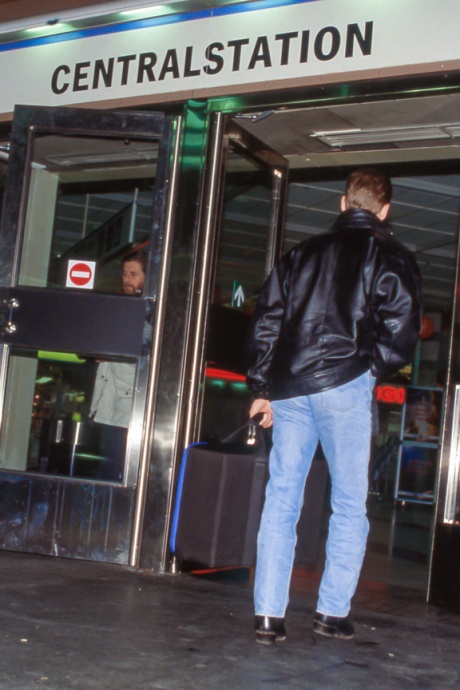 Возбужденная девушка с короткими рыжими волосами трахается в жопу после перепихона со своим любовником 1