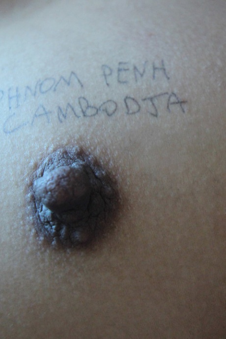 Миниатюрную азиатку трахают в стиле POV во время ее дебюта в порно 14