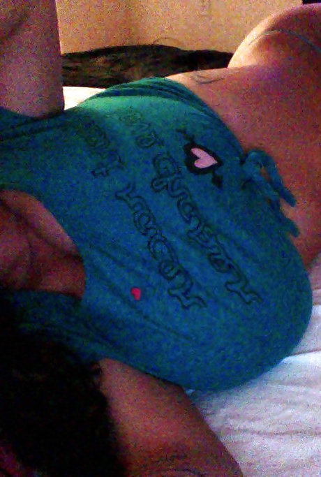 Пышногрудая евро леди Лиэнн Кроу демонстрирует массивные дыни на самодельных селфи 6