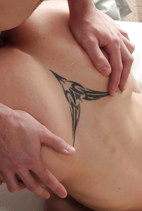 Парень вылизал волосатую пизду молодой девушки Анны Тейлор 13