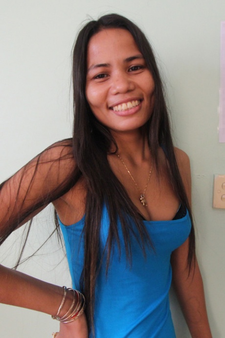 Азиатская любительница Энни сливает сперму со своего куста после траха от первого лица 1