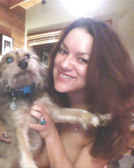 Любительница с большими сиськами Моника Мендес показывает свое милое домашнее видео! 15