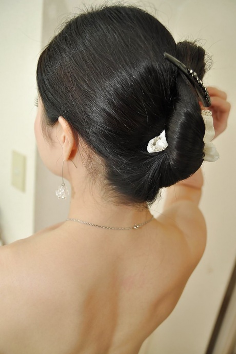 Азиатская милашка-подросток с волосатой раной Мана Кикути принимает душ 3