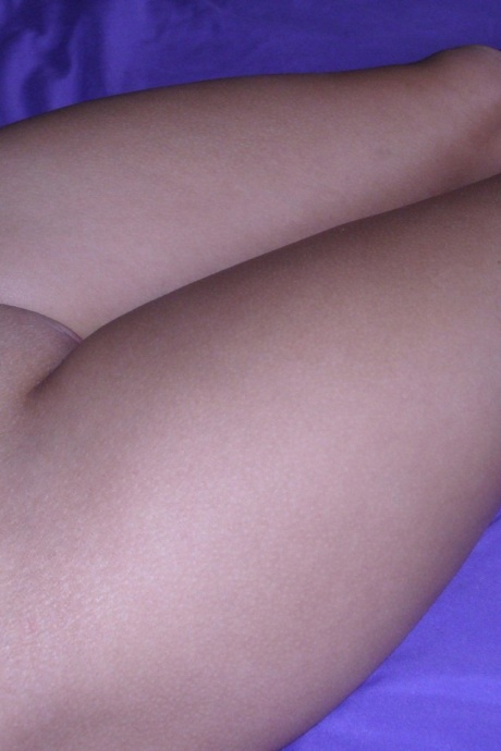 Грязная блондинка-любительница Крошечной размолвки делает селфи своей влажной киски 8