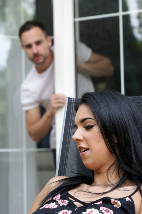 Возбужденная девушка Фокси Блэк обменивается оральным сексом, прежде чем ее трахнет длинный пенис 3