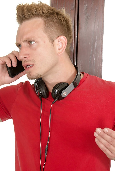 18-летняя белокурая милашка Дакота Скай отправляется в банкомат после жесткого траха в жопу 2