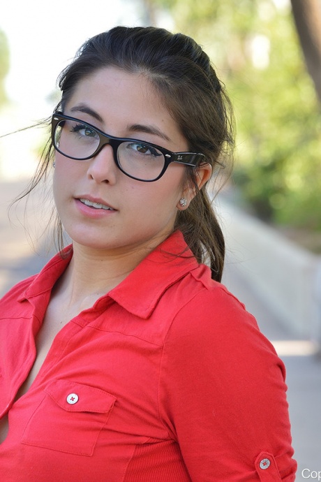 Игривые девушки FTV в первый день 5