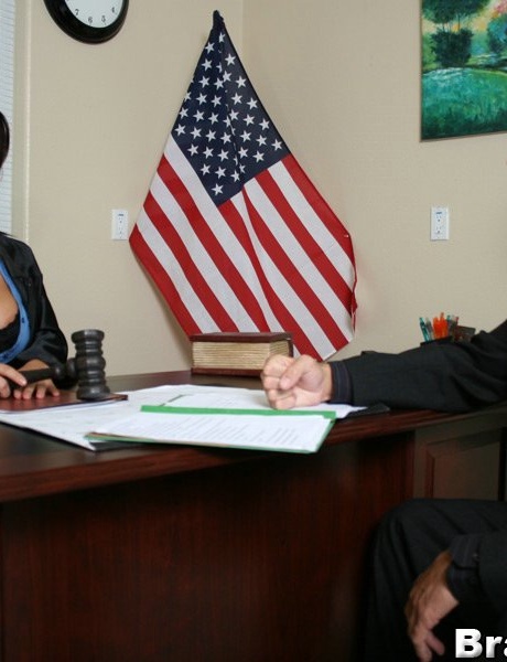 Грудастую латиноамериканку Сиенну Уэст жестко трахают на ее офисном столе 2