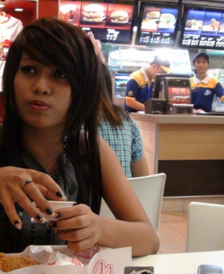 Симпатичная филиппинка Зел набрала полный рот спермы после того, как ублажила секс-туриста 1