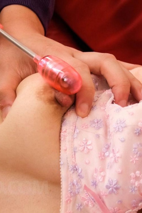 Спящая японка Рури Хаями просыпается от того, что с ее кустом играют 7