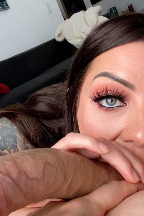 Она подходит, и мы делаем все просто, просто трахаем и получаем удовольствие от ее огромной груди 8