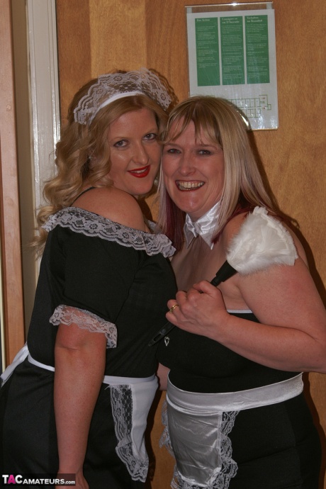 Толстая горничная Саманта и коллега занимаются сексом втроем на гостиничной кровати 1