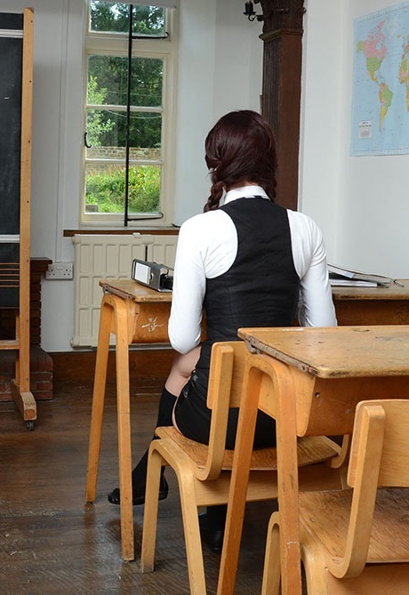 Европейские лесбосы Джессика-Энн Феган, Никола Рокко и мисс Тейлор занимаются сексом 1