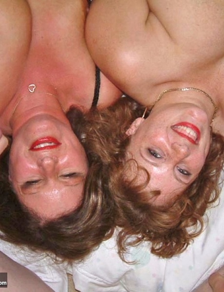 Пожилая британская любительница пышных форм Клэр и ее подружка принимают участие в жесткой оргии 15