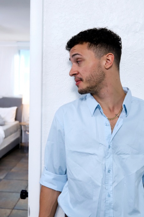 Молоденькая блондинка Джиа Оми кончает в кремовый пирог после секса со своим сводным братом 1