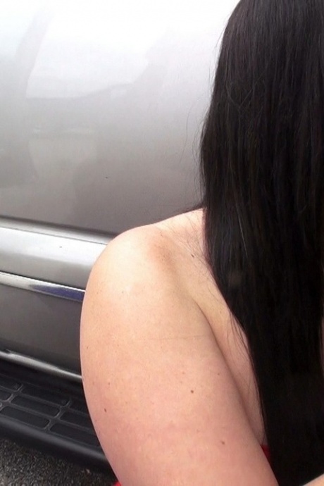 Толстые девушки Ди Сирен и Дева Перидот обнажают свои большие задницы перед сексом на автостоянке 11