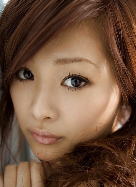 Грудастая азиатка Сузука Исикава снимает свое нижнее белье 8