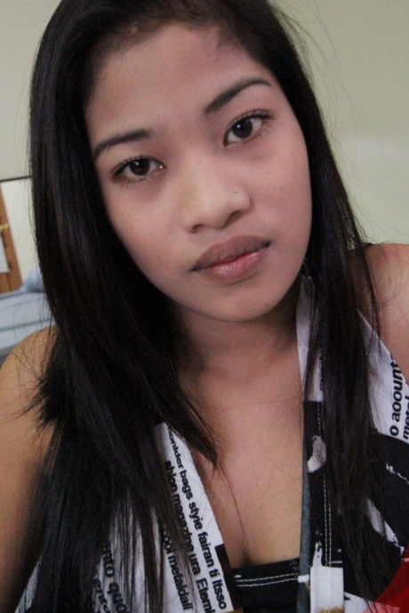 Азиатская любительница Митч сливает сперму из своей киски после секса с иностранцем 1