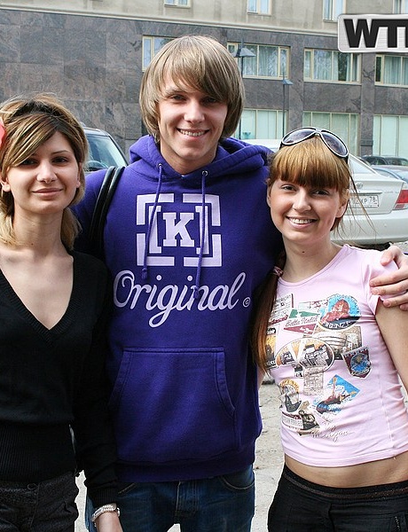 Едва законнорожденные студентки экспериментируют с жестким групповым сексом в горячей ванне и вне ее 1