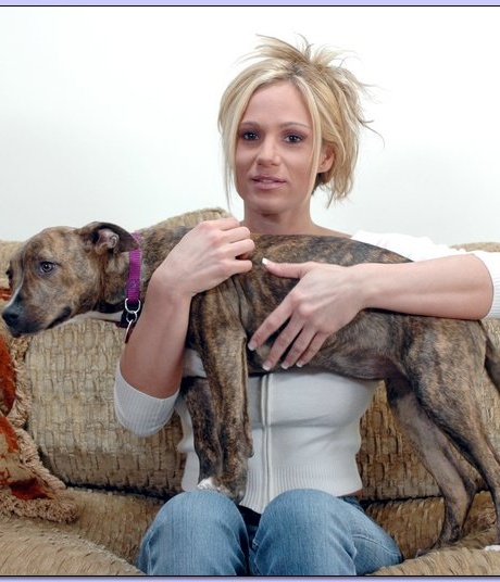 Ослепительная жена трахает член своей пиздой и сиськами и получает заряд на лицо 2