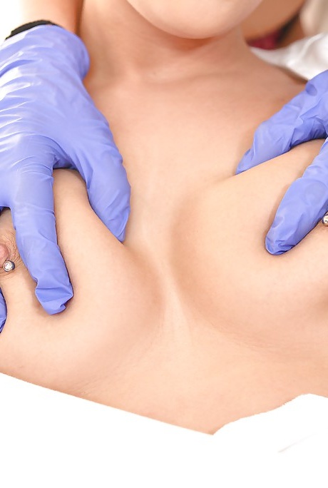 Развратный лесбийский БДСМ секс с горячими медсестрами Леной Нитро и Кендрой Стар 6