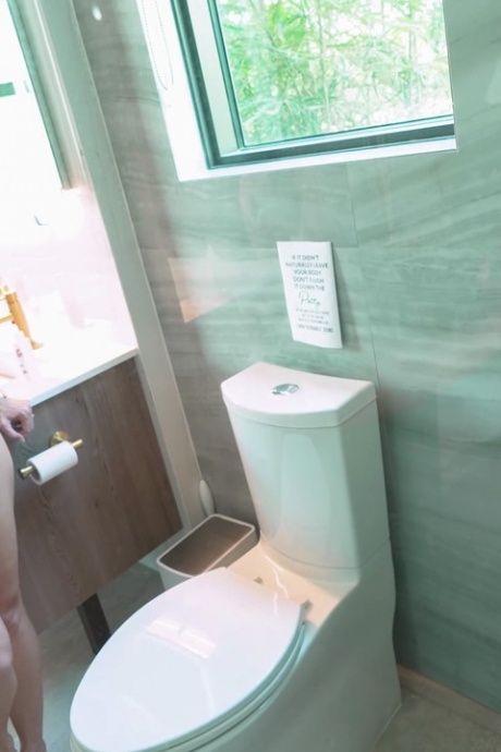 Шина Райдер кончает себе в рот, чтобы завершить секс втроем с Кори Чейзом 12