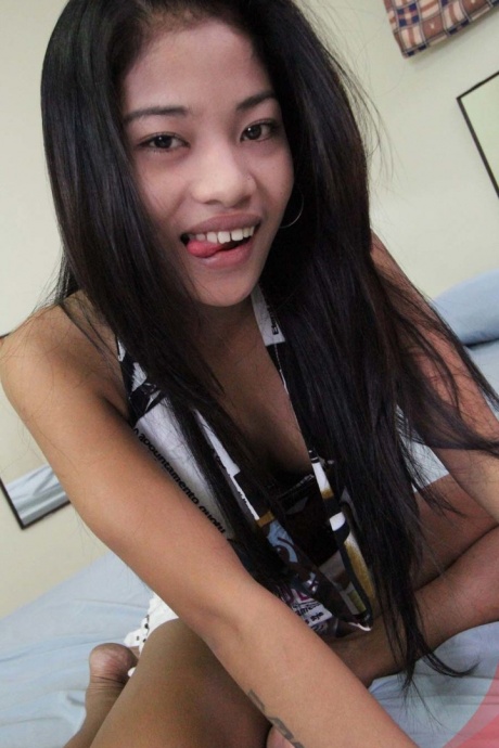 Азиатская любительница Митч сливает сперму из своей киски после секса с иностранцем 3