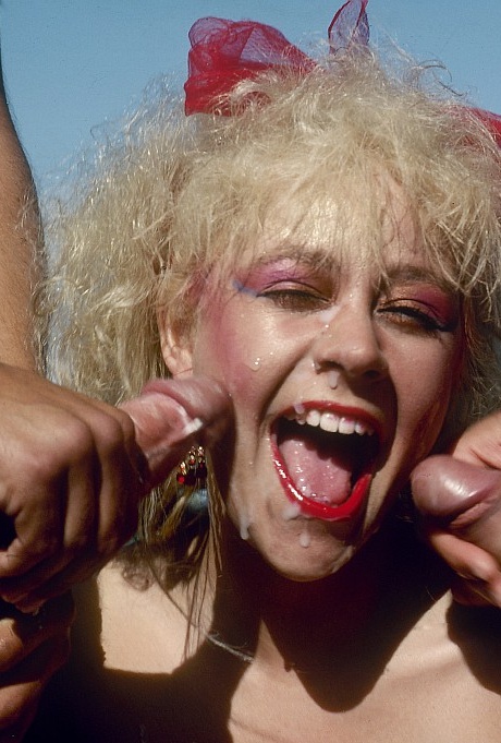 Горячие винтажные порнозвезды наслаждаются сосанием больших членов и поеданием капающей спермы 6