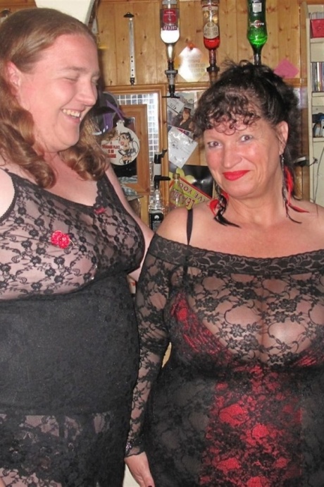 Женщины с избыточным весом вступают в сексуальные отношения с парой мужчин 1